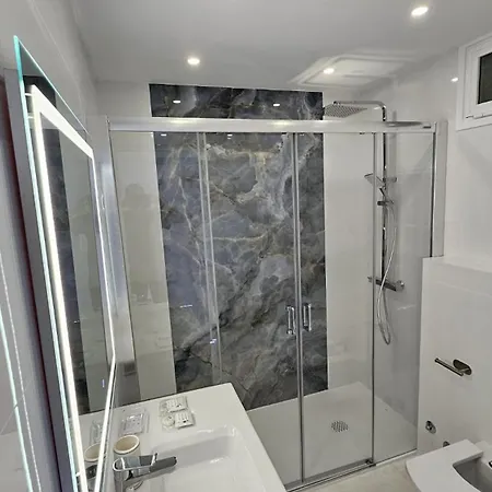 Tenerife Holidays Deluxe, Royal Garden, Americas Apartment